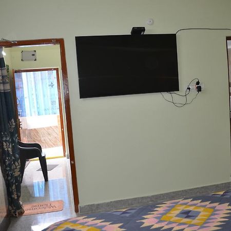 Manohars Home' Tirupati Bagian luar foto