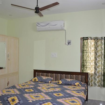 Manohars Home' Tirupati Bagian luar foto