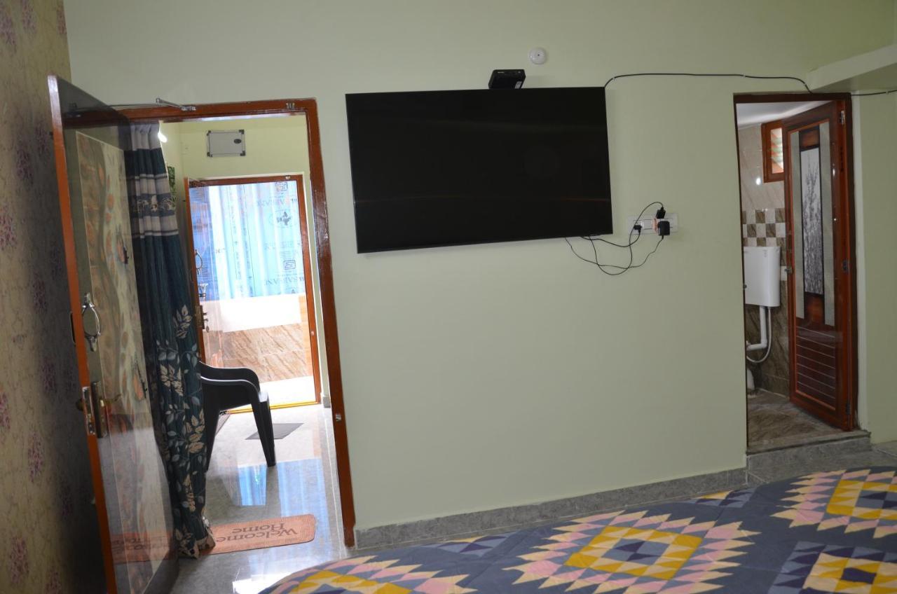 Manohars Home' Tirupati Bagian luar foto