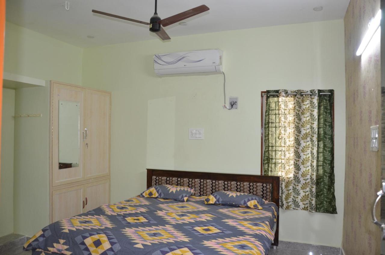 Manohars Home' Tirupati Bagian luar foto